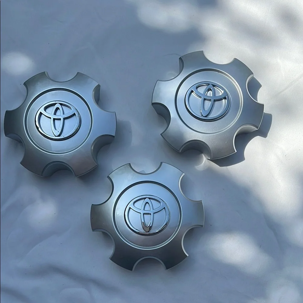 Toyota alloy wheel center total 3, can separate - Picture 1 of 7